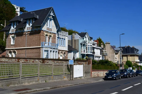 Sainte Adresse; França - 10 de maio de 2017: cidade na primavera — Fotografia de Stock