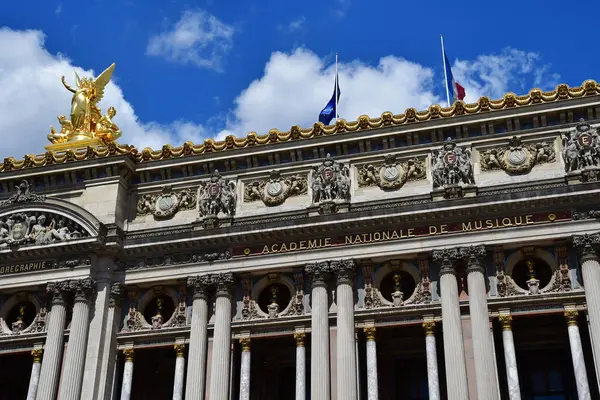 París; Francia - 4 de agosto de 2018: Opera de Paris — Foto de Stock