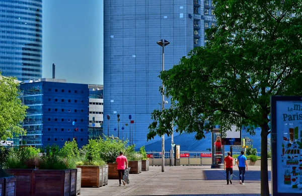 La Defense; Francia - 25 de mayo de 2017: Distrito de La Defense — Foto de Stock