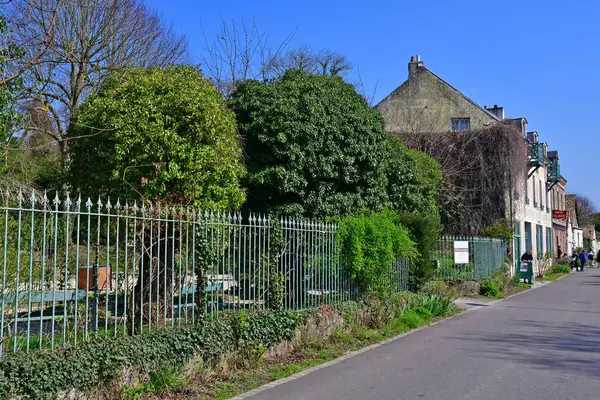 Giverny, Francia - 25 de marzo de 2017: pintoresco pueblo — Foto de Stock