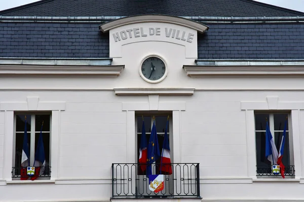 Auvers sur Oise; France - september 30 2018 : the town hall — Stock Photo, Image