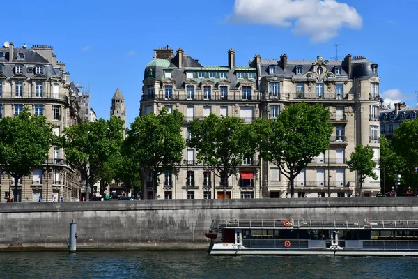 Parigi; Francia - 5 maggio 2017: New York avenue view from the Branl — Foto Stock