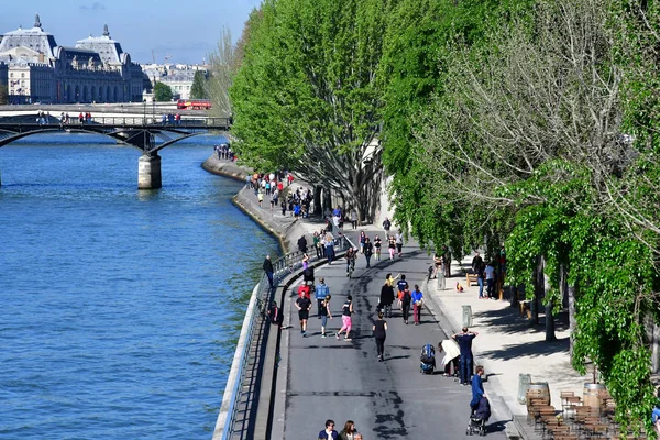 Paris; france - 2. april 2017: seine river vom pont ne aus gesehen — Stockfoto