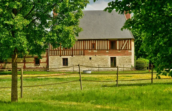 Saint maurice d etelan; frankreich - 11. mai 2017: malerisches vill — Stockfoto