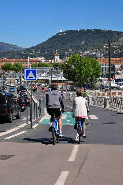Nice, França - 19 de abril de 2016: pitoresco centro da cidade — Fotografia de Stock