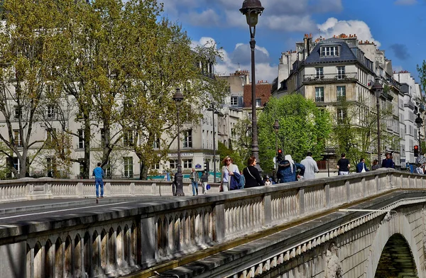 París; Francia - 2 de abril de 2017: Louis Philippe bridge — Foto de Stock