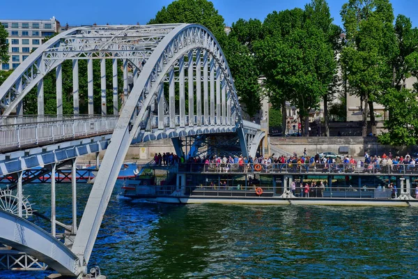 Parijs; Frankrijk - mei 5 2017: Debilly voet brug — Stockfoto