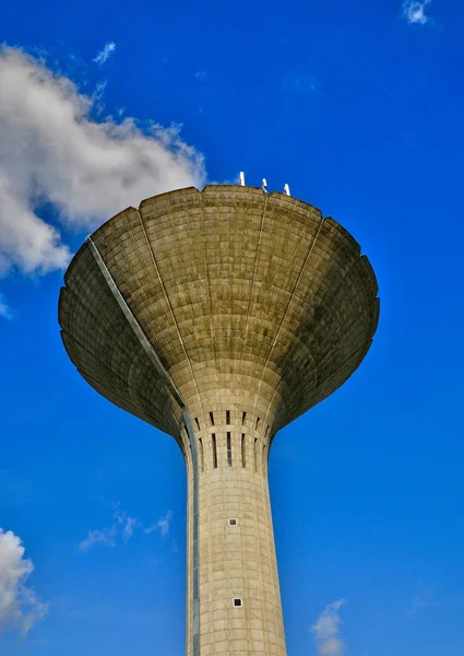 Les Mureaux; França - 3 de outubro de 2017: torre de água — Fotografia de Stock