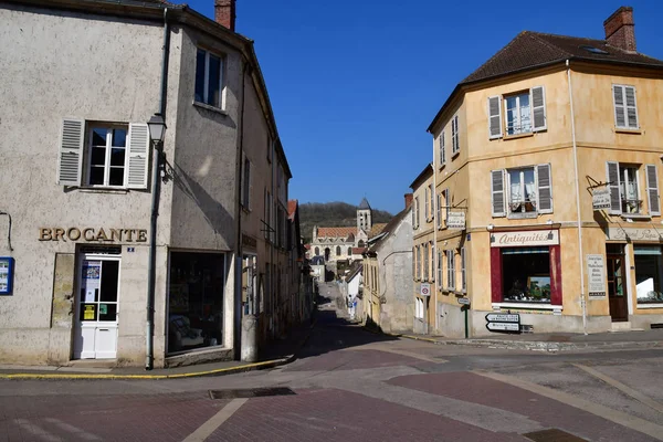 Vetheuil, Francie - 16. března 2017: centrum obce — Stock fotografie