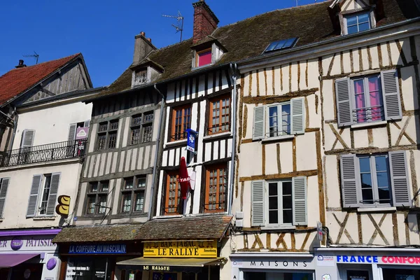 Vernon, Frankreich - 25. März 2017: malerisches Stadtzentrum — Stockfoto