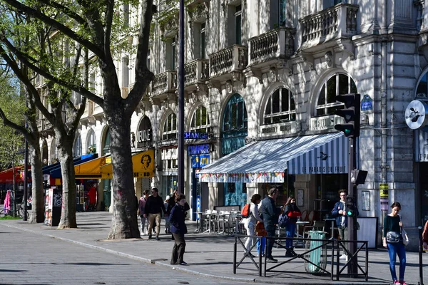 Parijs; Frankrijk - april 2 2017: Saint-Michel plein — Stockfoto
