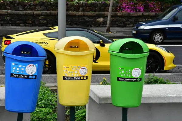 Funchal, Madeira, Portugal - Φεβρουάριος 21 2018: απόβλητα — Φωτογραφία Αρχείου