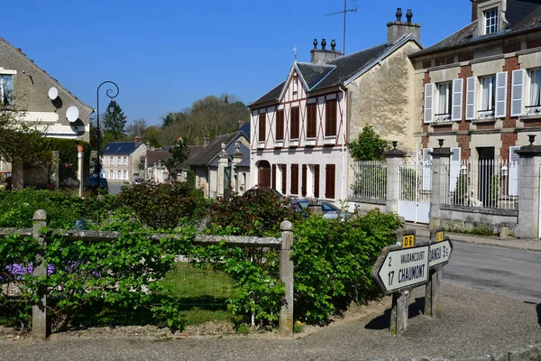 Boury en Vexin, France - april 3 2017 : picturesque village in s — Stock Photo, Image