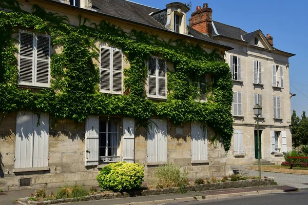 Magny en Vexin, Francia - agosto 8 2018: centro de la ciudad —  Fotos de Stock