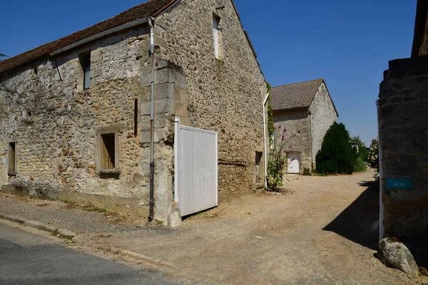 Wy dit joli village; Francia - 3 agosto 2018: centro del paese — Foto Stock