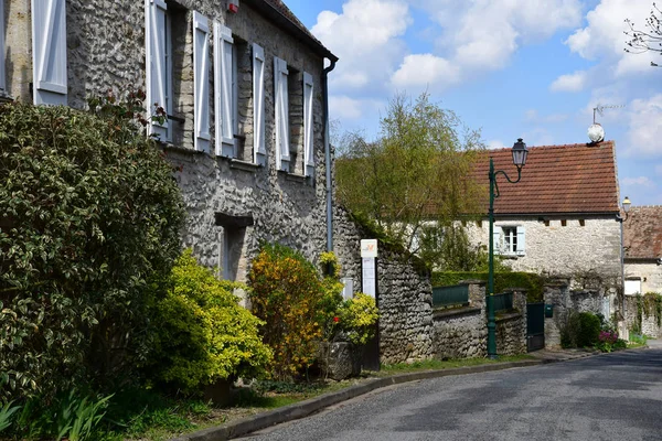 Cherence, Frankreich - 3. April 2017: malerisches Dorf im Frühling — Stockfoto