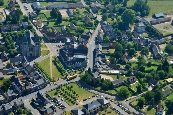 Ecouis, France - july 7 2017: фото с воздуха деревни — стоковое фото