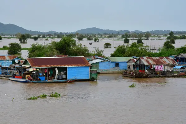 Kampong Chhnang; Reino de Camboya - 22 de agosto de 2018: flotante — Foto de Stock