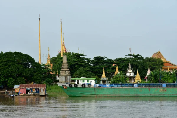 Phnom Penh; Koninkrijk van Kambodja - augustus 21 2018: riverside — Stockfoto