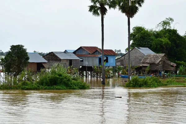 Kampong Chhnang; Królestwo Kambodży - sierpień 22 2018: pływające — Zdjęcie stockowe
