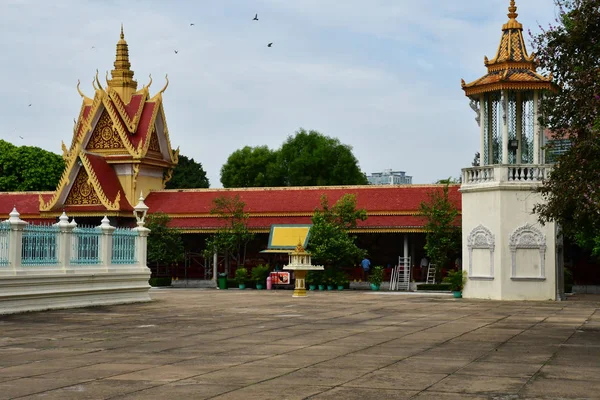 金边;柬埔寨王国-2018年8月20日: 皇宫 — 图库照片