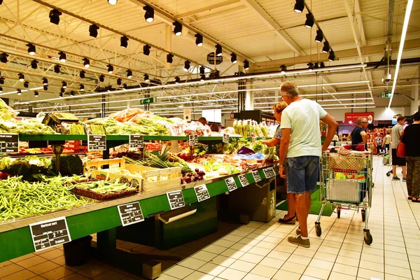 Flins, Francia- mayo 17 2018: supermercado —  Fotos de Stock