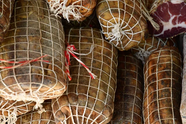 Рамбуйє; Франція - 2017 11 листопада: суха ковбаса — стокове фото