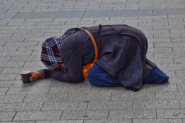 Parijs; Frankrijk - april 2 2017: daklozen — Stockfoto
