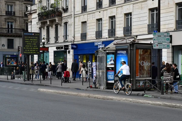 Parijs; Frankrijk - april 2 2017: Rivoli straat — Stockfoto