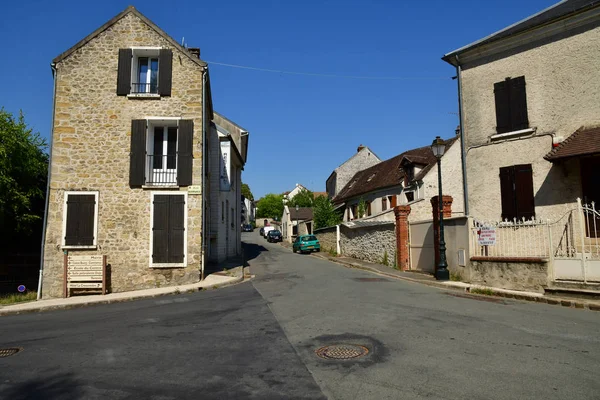 Rueil, France - august 6 2018 : picturesque village in summer — Stock Photo, Image