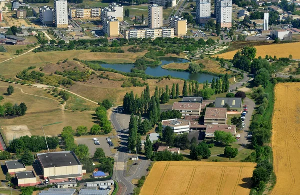 Les Mureaux, Frankrijk - juli 7 2017: luchtfoto van de stad — Stockfoto