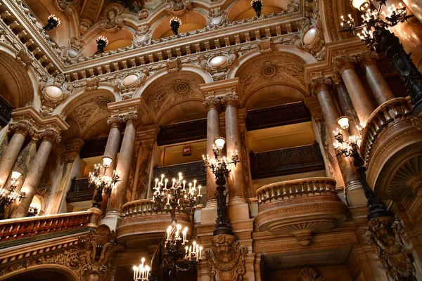 Parijs; Frankrijk - augustus 4 2018: Opera de Paris — Stockfoto