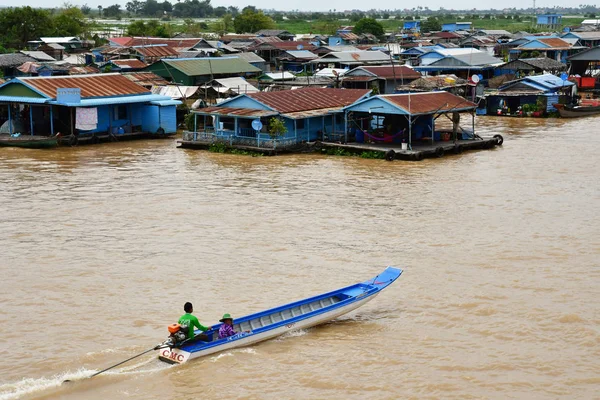 Kampong Chhnang; Reino de Camboya - 22 de agosto de 2018: flotante — Foto de Stock