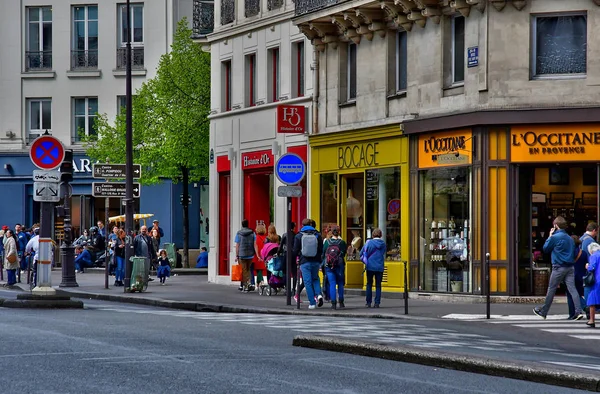 Parijs; Frankrijk - april 2 2017: Rivoli straat — Stockfoto