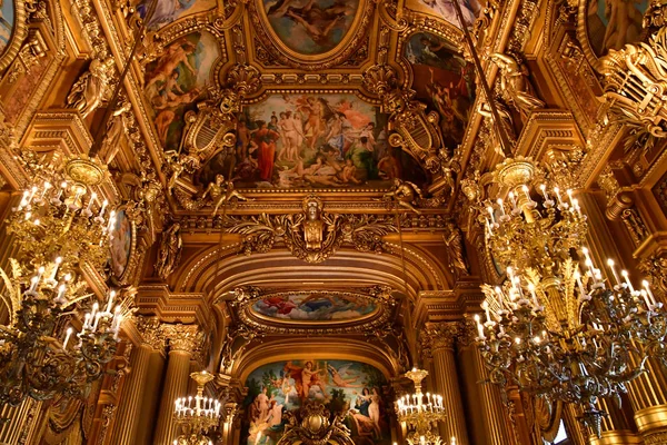 Париж; Франція - Серпень 4 2018: величне фойє з Opera de Par — стокове фото