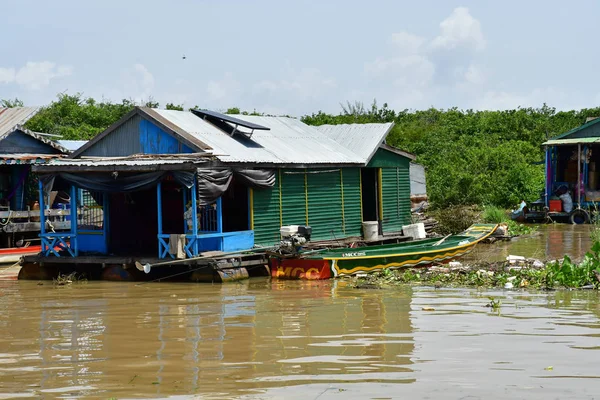 Siem Reap; Reino de Camboya - 23 de agosto de 2018: vista al río — Foto de Stock