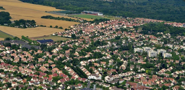 Verneuil sur Seine, Frankrike - juli 7 2017: Flygbild av den — Stockfoto