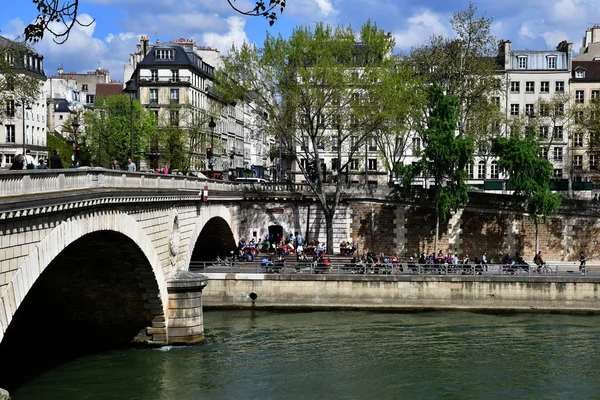 Paryż; Francja - 2 kwietnia 2017 r.: Louis Philippe most — Zdjęcie stockowe
