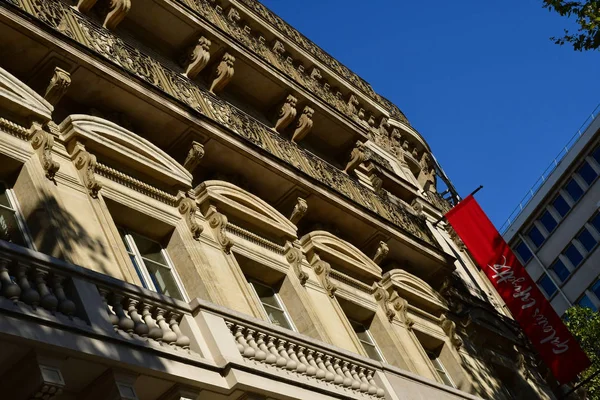 Parigi; Francia - 8 agosto 2018: boulevard Haussmann — Foto Stock