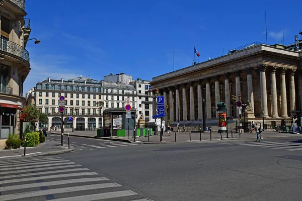 Париж; Франция - 2 апреля 2017: Place de la Bourse — стоковое фото
