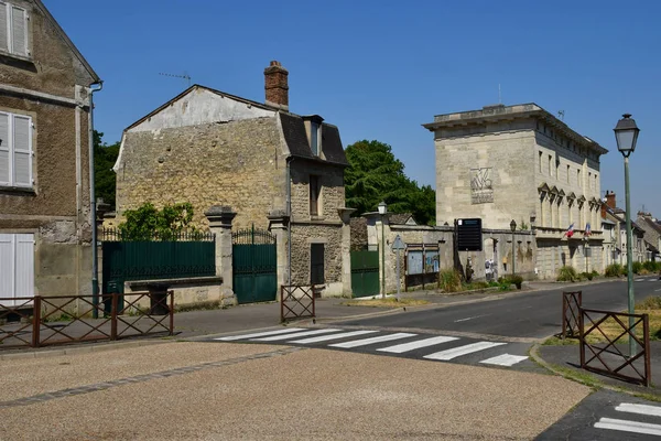 Magny en Vexin, França - 8 de agosto de 2018: centro da cidade — Fotografia de Stock