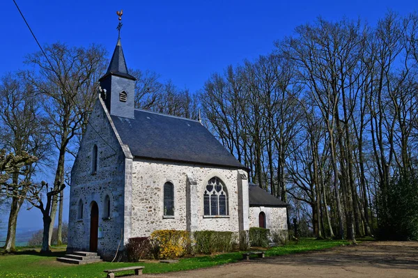 Jeufosse, Notre Dame de la Mer; Francja - 6 maja 2018: kaplica — Zdjęcie stockowe