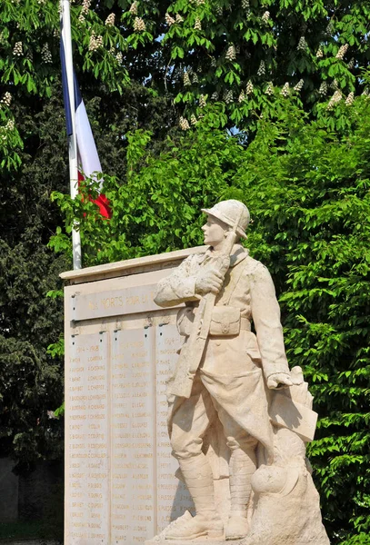 Les Mureaux; France - may 8 2018 : war memorial — Stock Photo, Image