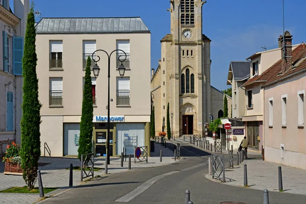 Les Mureaux ; France - 8 mai 2018 : centre-ville — Photo