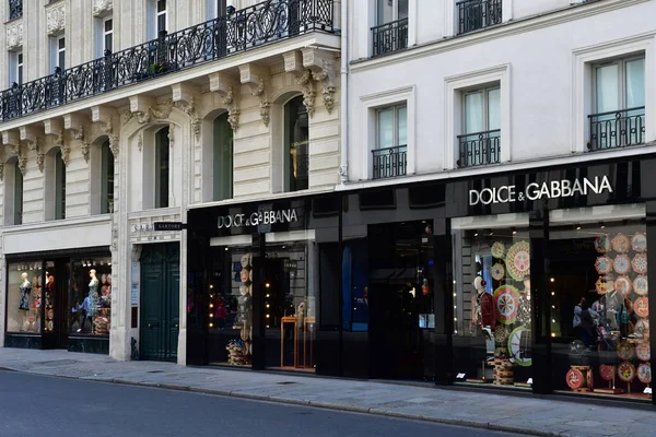 Paříž; Francie - 2 duben 2017: store v rue Tronchet — Stock fotografie