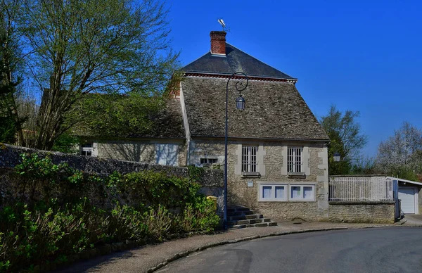 Boury en Vexin, 프랑스-4 월 3 2017: s에 그림 같은 마을 — 스톡 사진