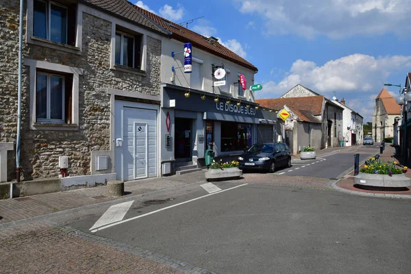 Porcheville, Francia - 3 de abril de 2017: pintoresco pueblo en spri — Foto de Stock