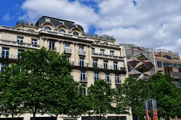 Parijs; Frankrijk - april 2 2017: de Avenue des Champs-Elysées — Stockfoto