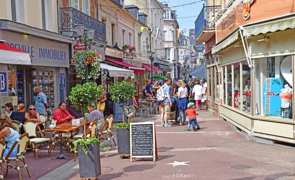 Trouville, France - august 18 2016 : restaurant — Stock Photo, Image