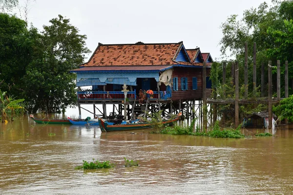 Kampong Chhnang; Reino de Camboya - 22 de agosto de 2018: flotante — Foto de Stock